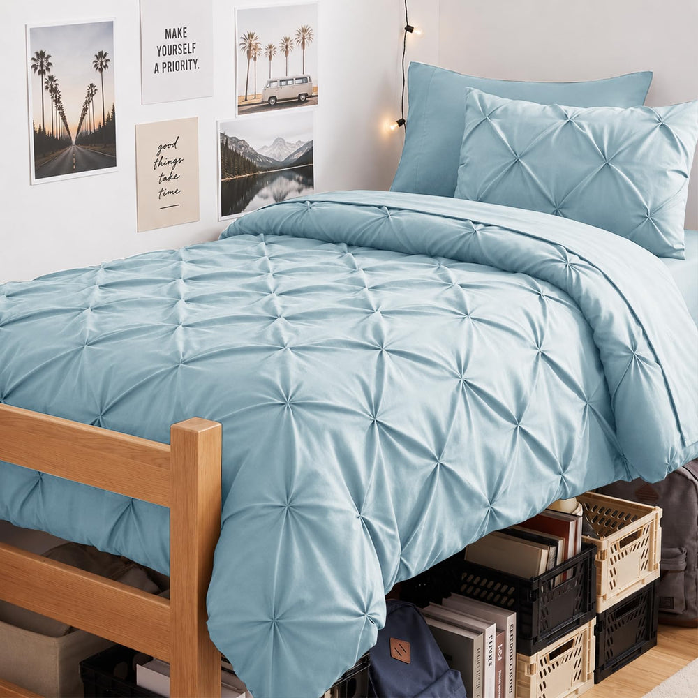 CozyLux couette face avant bleu clair montrant finition pintuck et allure soignée