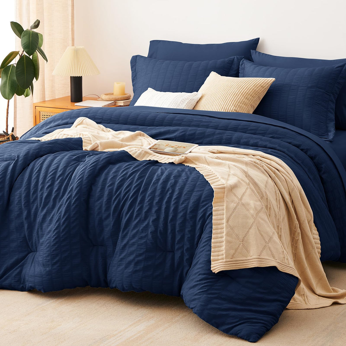 CozyLux couette face avant bleu marine montrant esthétique seersucker et confort