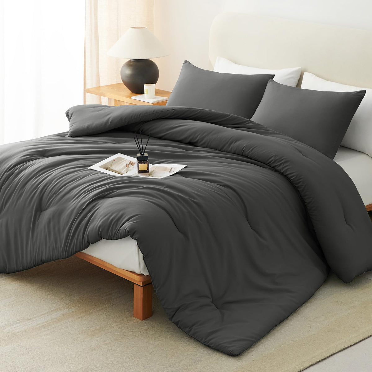CozyLux couette face queen gris foncé montrant fini élégant et couverture uniforme