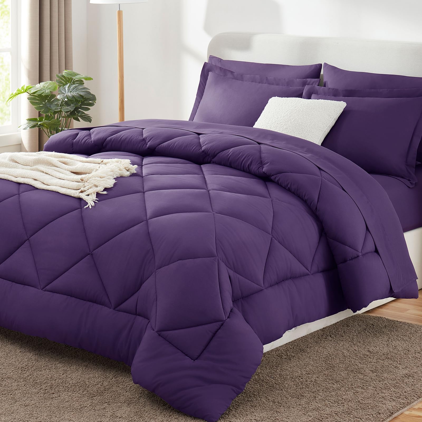 CozyLux couette violette face montrant un lit fini et élégant