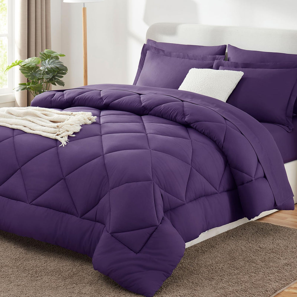 CozyLux couette violette face montrant un lit fini et élégant