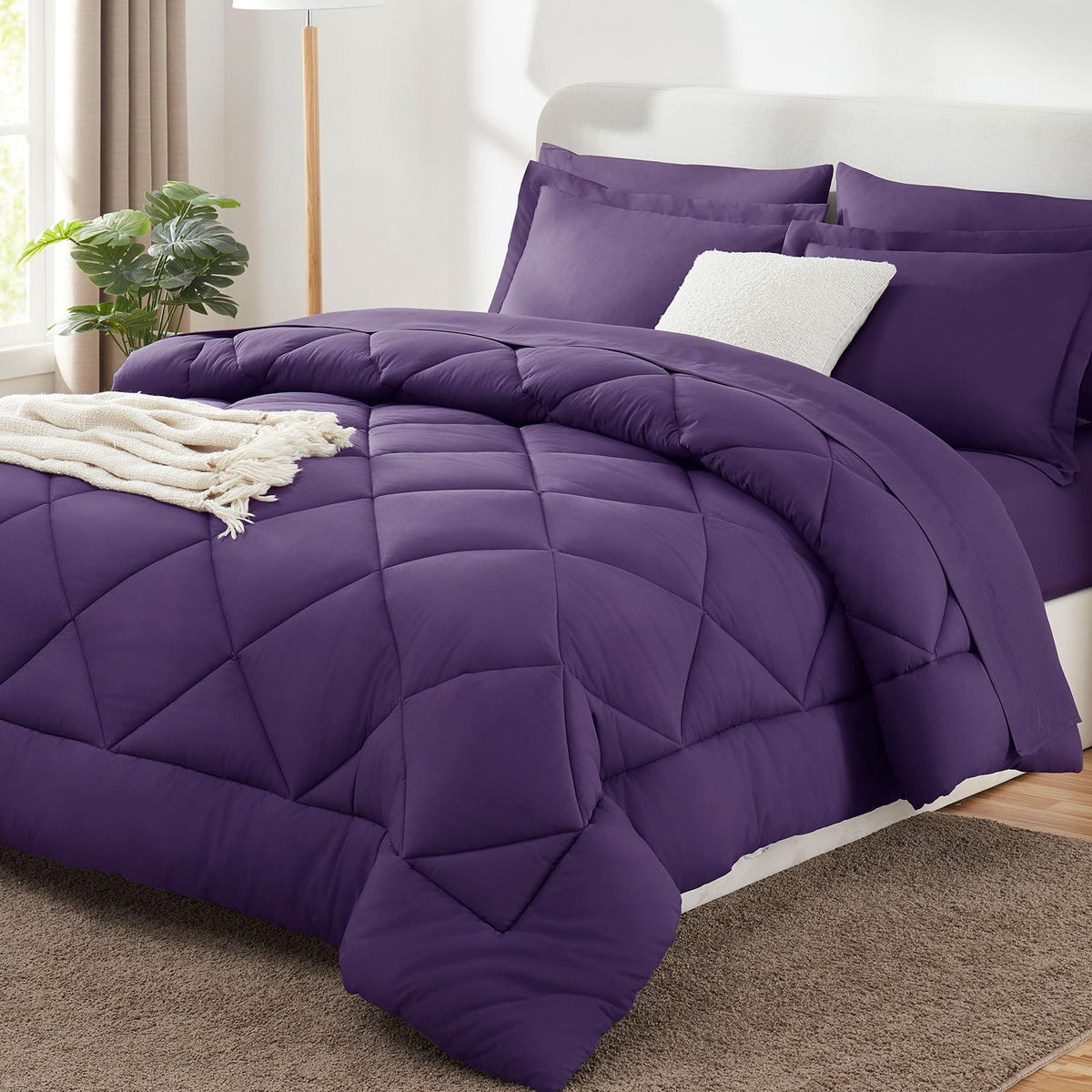 CozyLux couette violette face montrant un lit fini et élégant