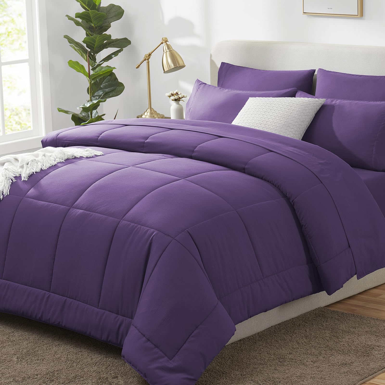 CozyLux vue de face de l'ensemble 7 pièces montrant un lit queen élégant et pratique