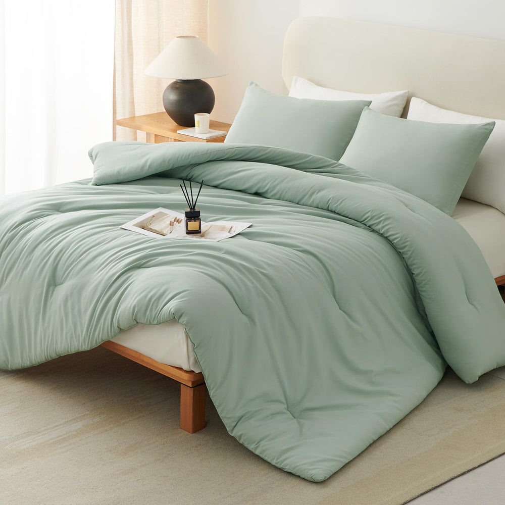 CozyLux vue frontale sur lit queen montrant couverture sauge et rendu élégant