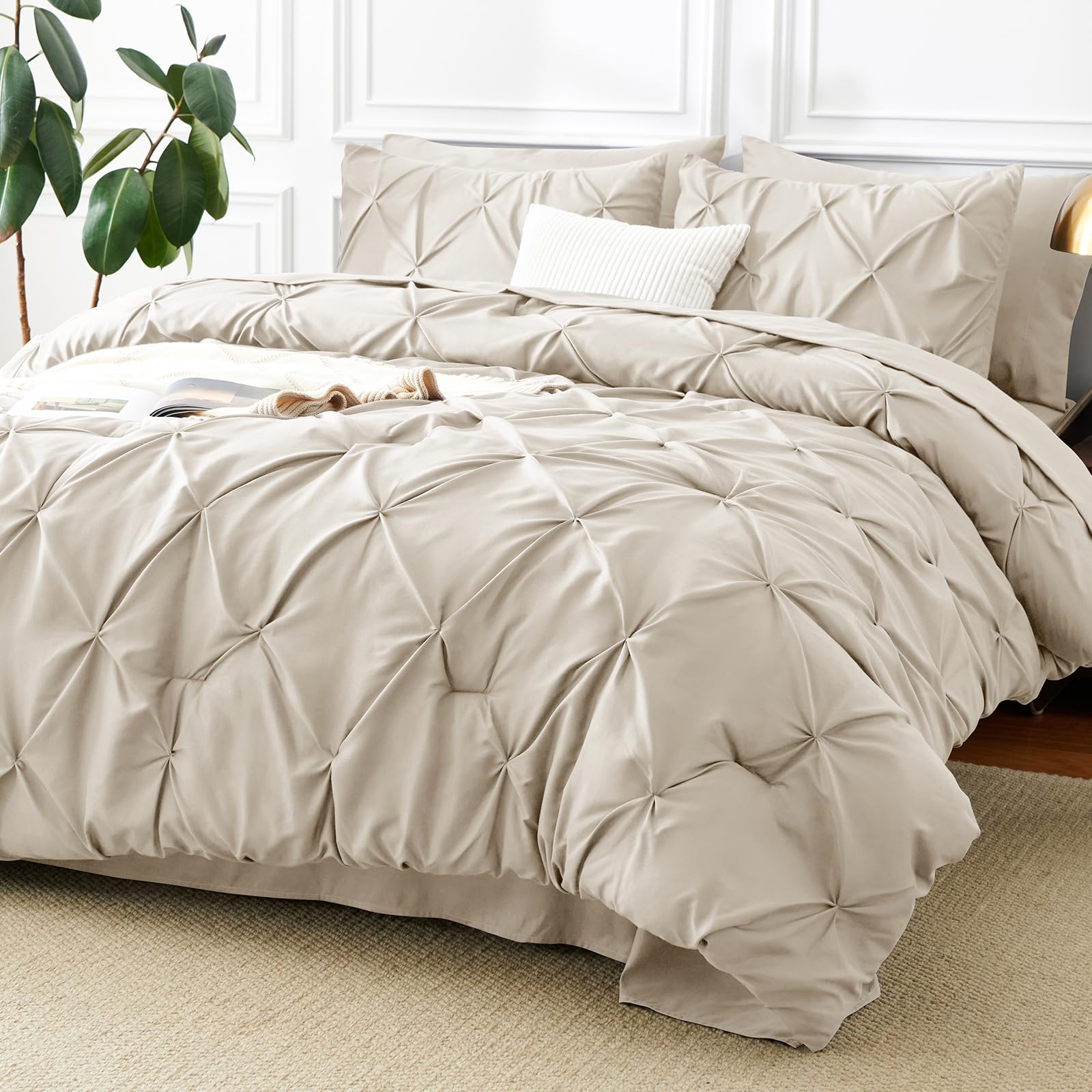 CozyLux face avant de l'ensemble pintuck beige montrant style élégant