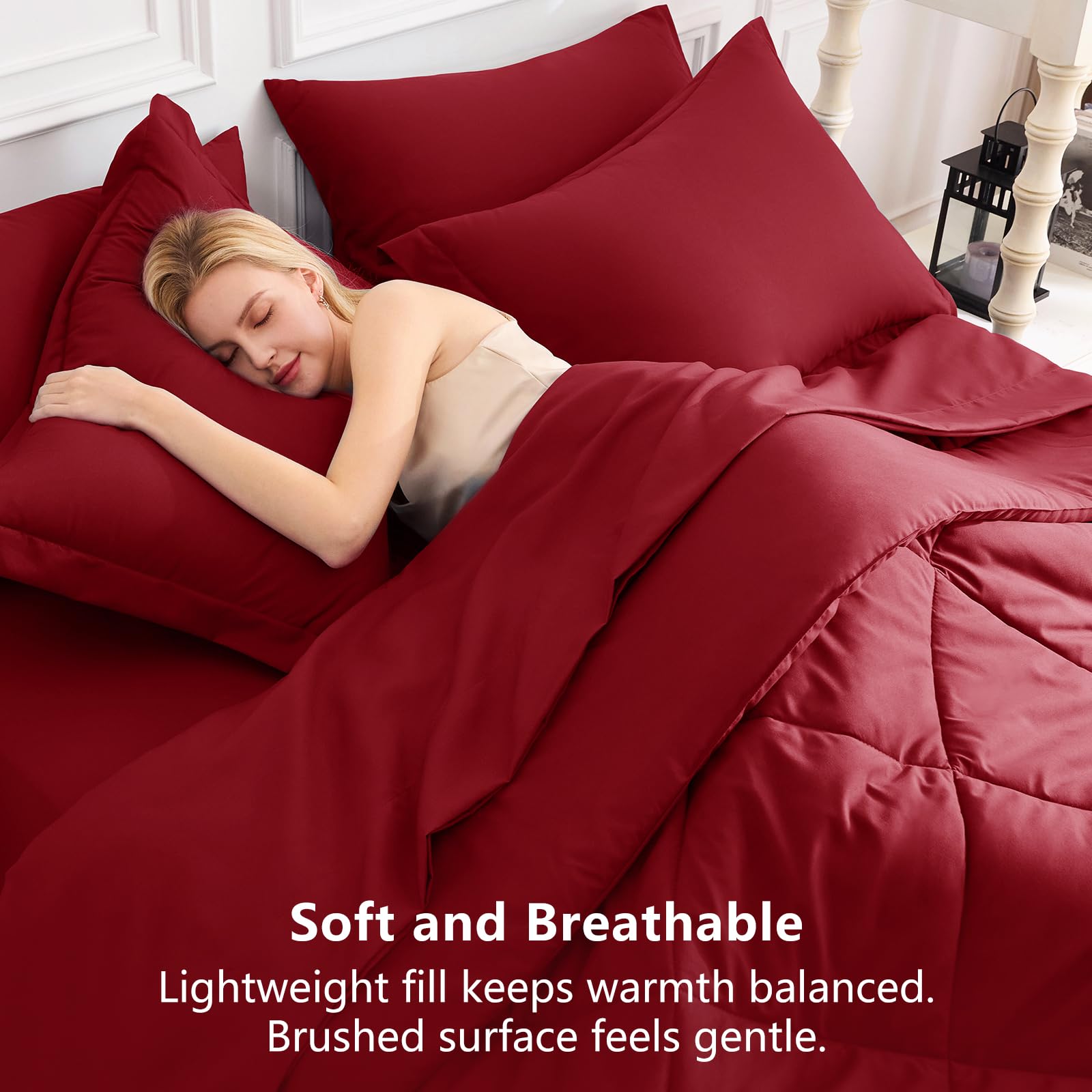 CozyLux lit fait en rouge foncé créant une chambre élégante