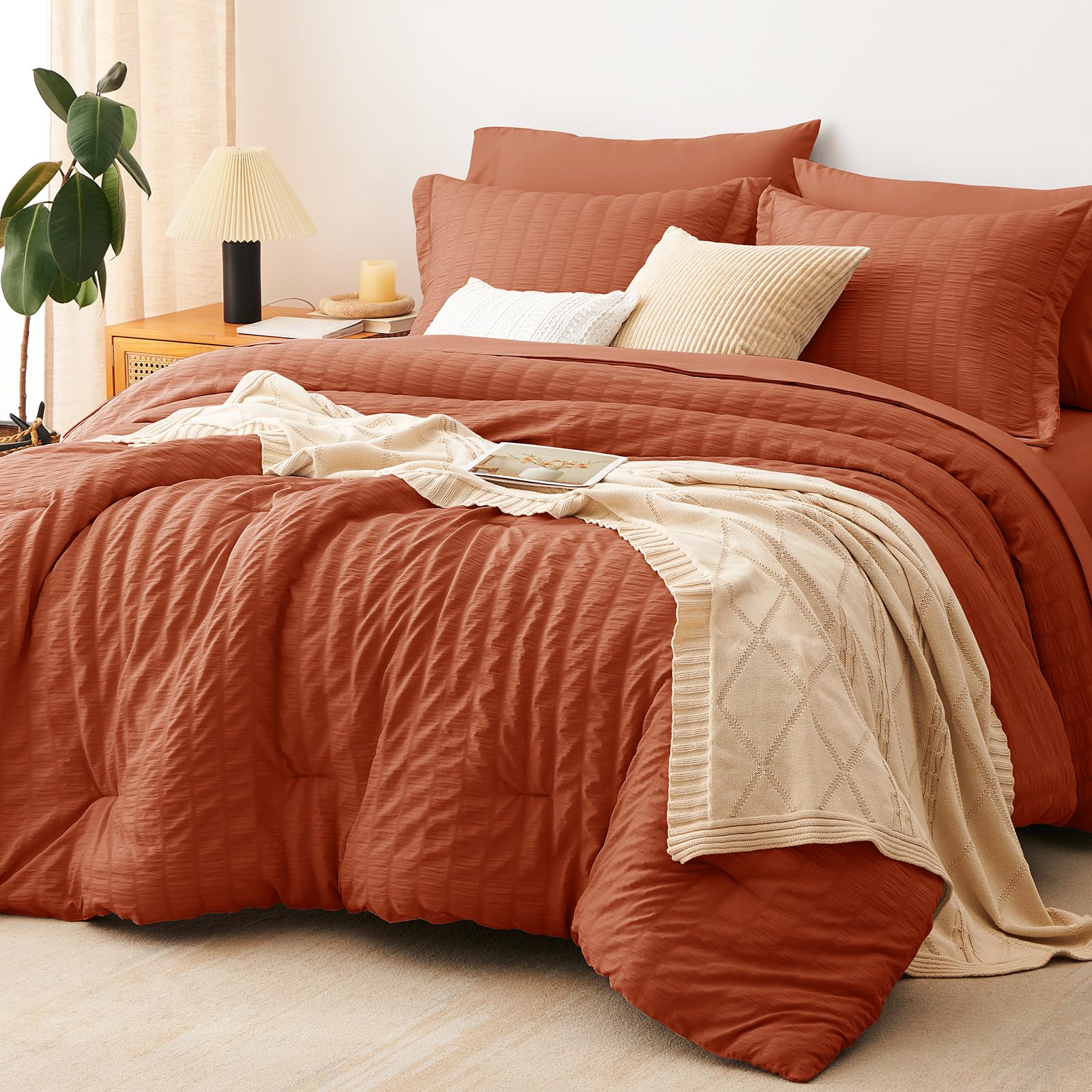 CozyLux vue frontale de la parure posée sur un lit, look chaleureux et soigné