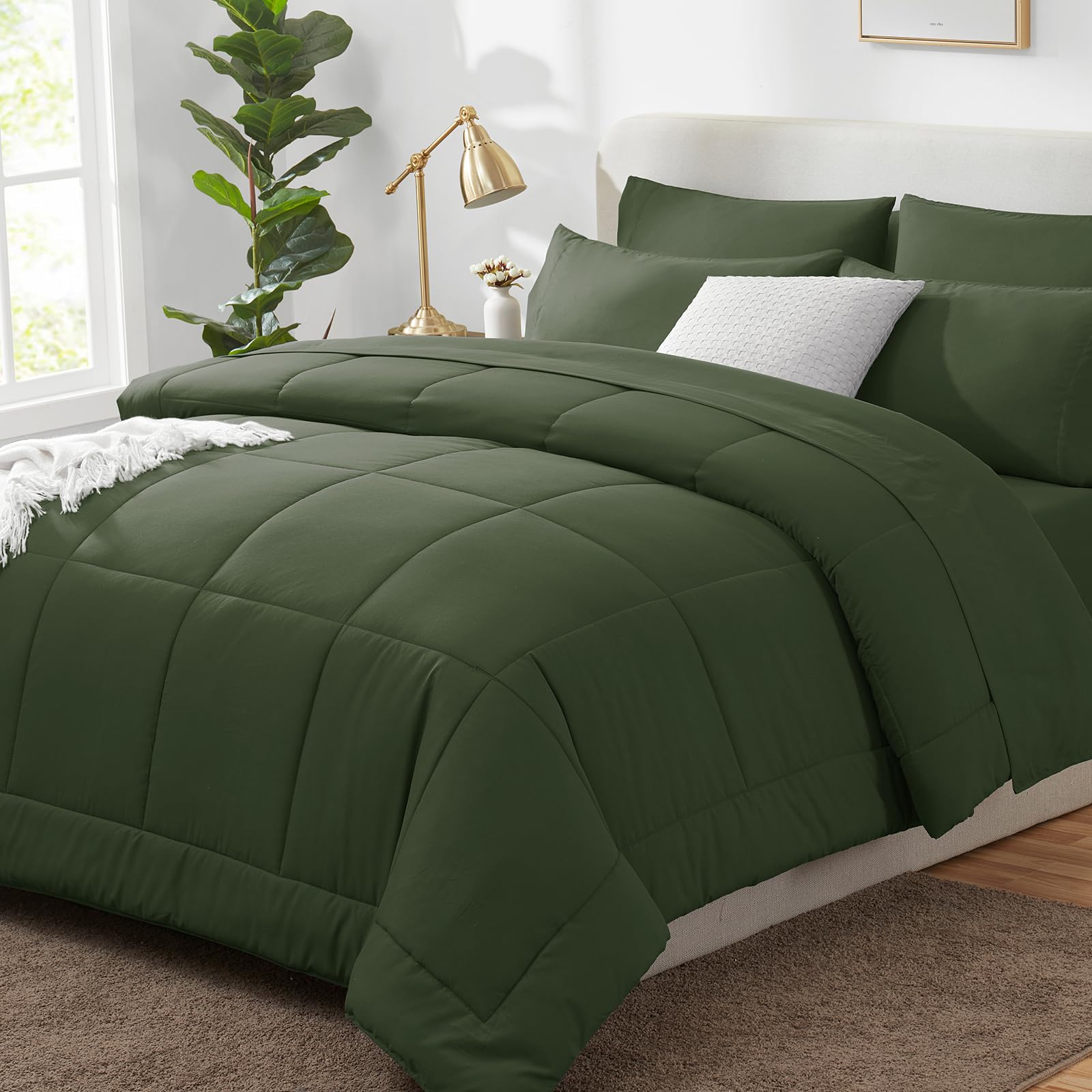 CozyLux vue de face de la parure queen olive green, apparence soignée