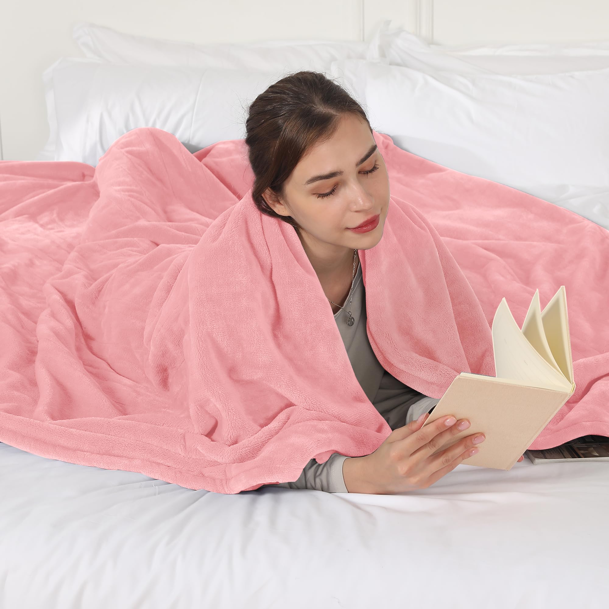 COZYTY comparaison taille sur lit illustrant la couverture 72 x 84 pour couverture complète