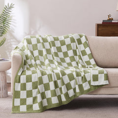 Cozzenity plaid sur canapé apportant chaleur et style