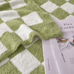 Cozzenity plaid posé sur lit pour ajouter élégance cosy