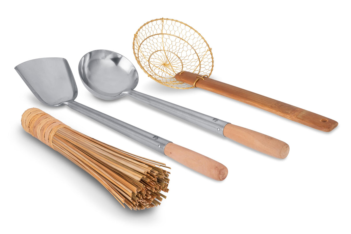 Craft Wok ensemble face avant montrant quatre ustensiles pratiques