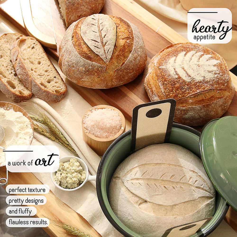 CraftZee pain cuit en cocotte posé sur planche, rendu artisanal appétissant