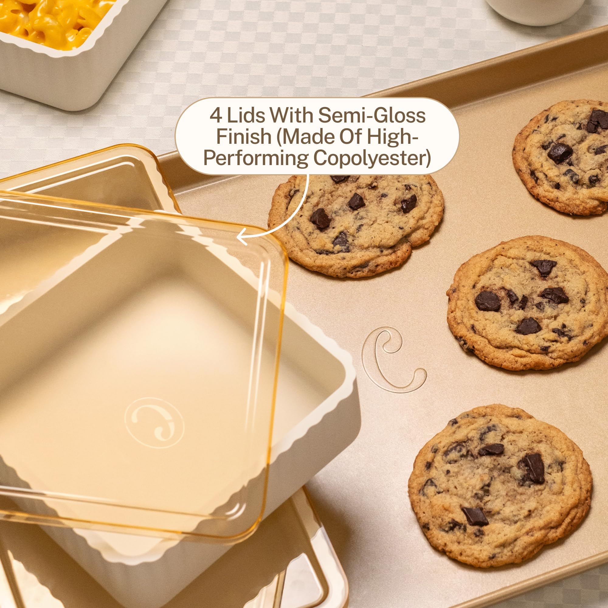 Cravings by Chrissy Teigen comparaison de taille avec une main pour référence d'échelle