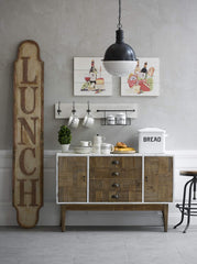 Creative Co-Op gros plan sur le lettrage montrant un style farmhouse distinctif