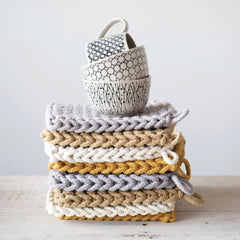 Creative Co-Op gros plan du crochet montrant texture isolante et durable