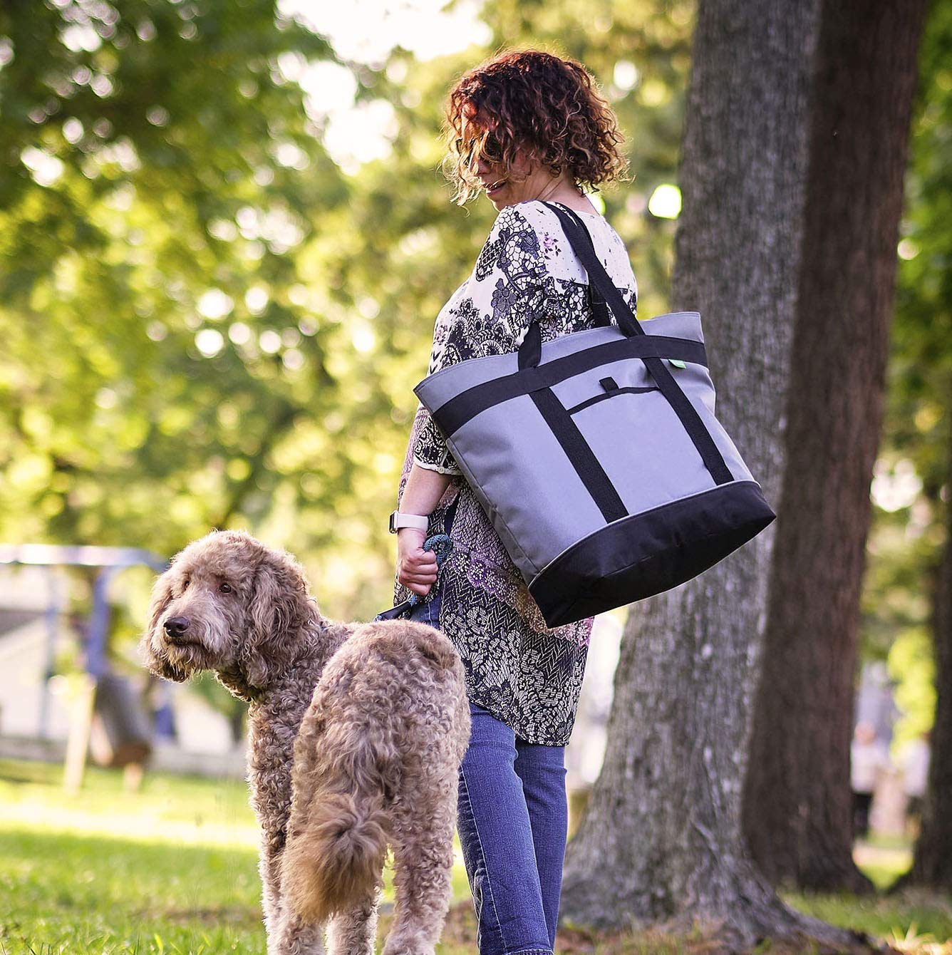 Creative Green Life sac à côté d'objets pour comparer taille, capacité pratique