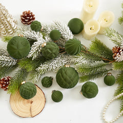 CristBest boules en situation sur sapin apportant chaleur décorative et sécurité
