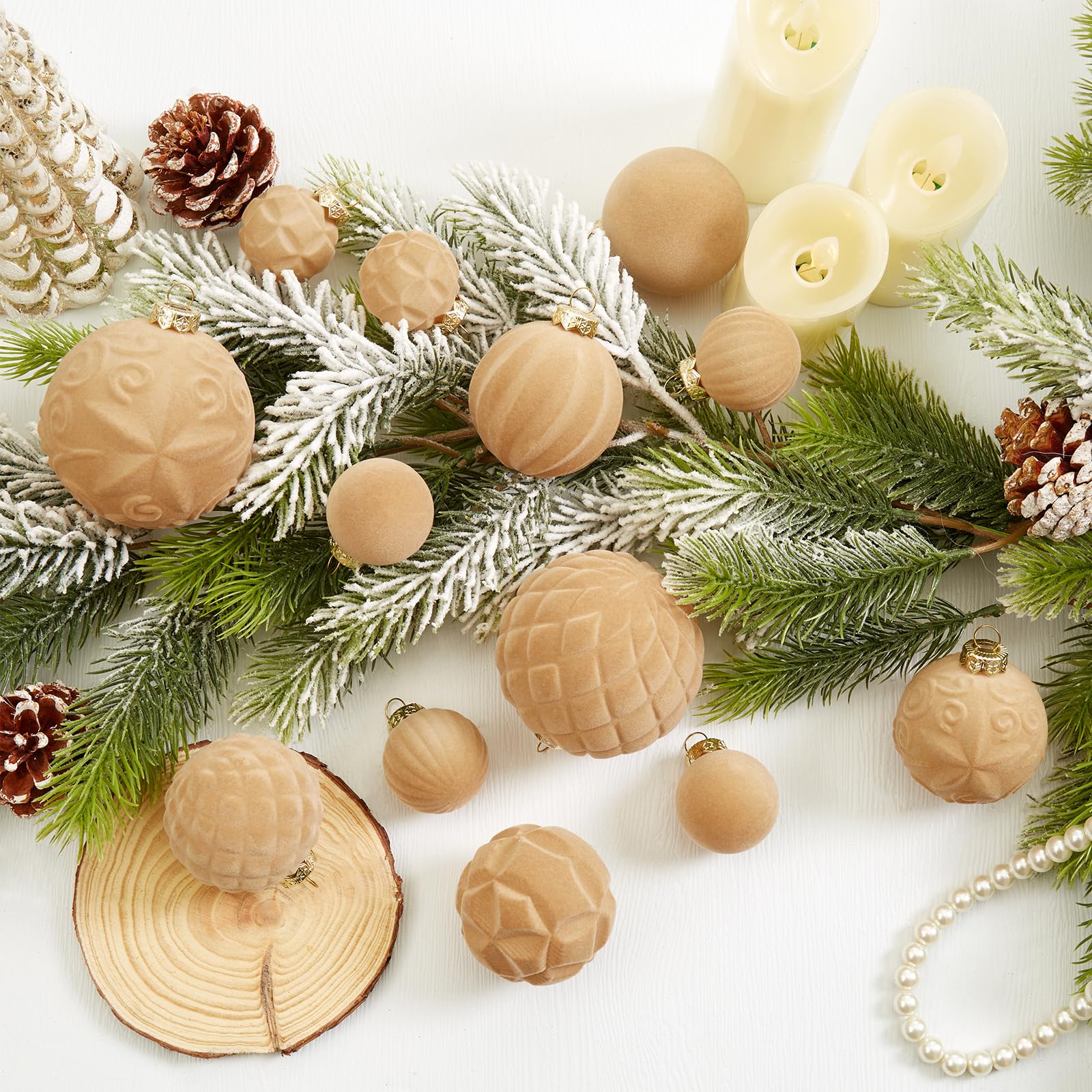 CristBest boules en usage sur sapin mettant en valeur ambiance chaleureuse