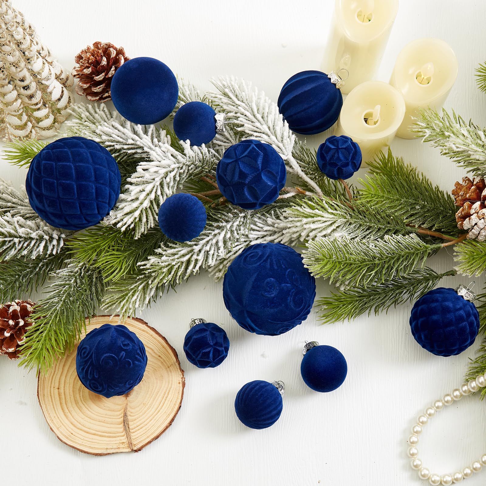 CristBest boules sur sapin entier présentant harmonie visuelle et profondeur