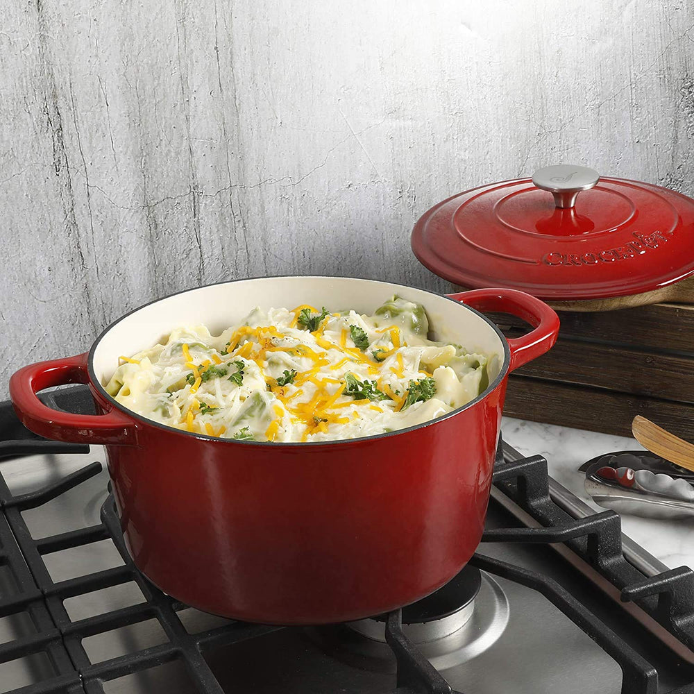 Crock-Pot cocotte à côté d'ustensiles pour visualiser capacité 5 pintes