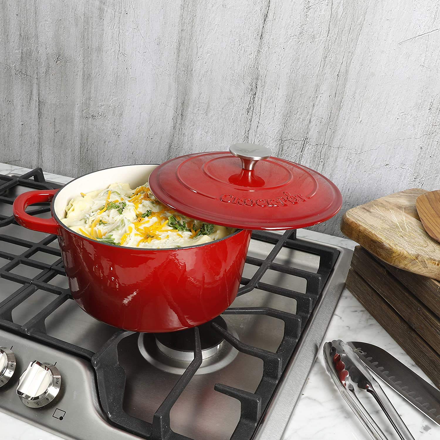 Crock-Pot cocotte présentée sur table pour service élégant et durable