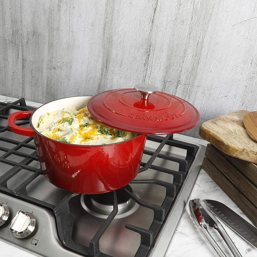 Crock-Pot cocotte présentée sur table pour service élégant et durable