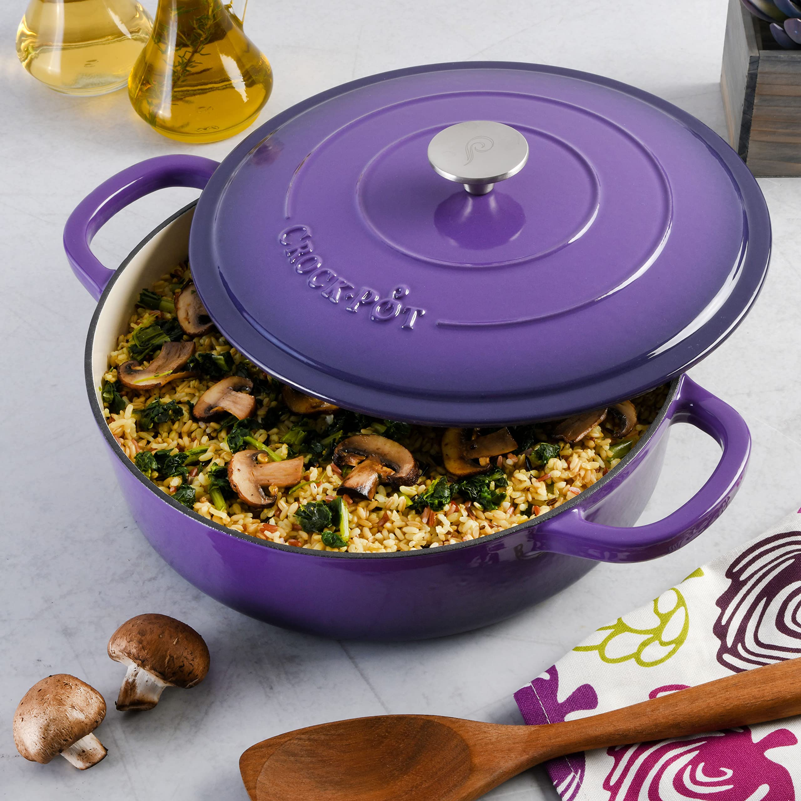 Crock-Pot Artisan présenté sur table prêt à servir avec élégance