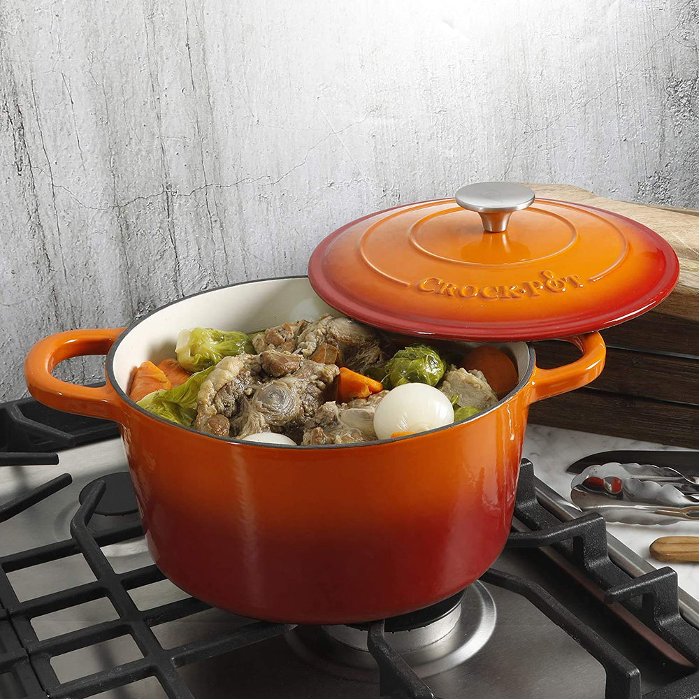 Crock-Pot cocotte sur table présentoir apportant couleur et praticité
