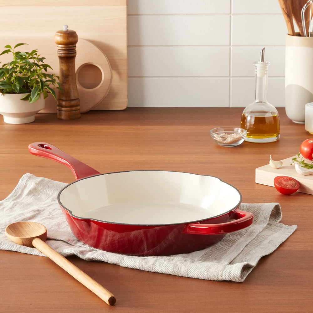 Crock-Pot gros plan émail et poignée, finition lisse protégeant contre la rouille