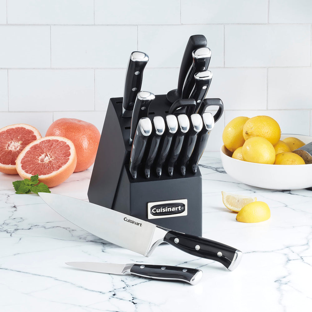 Cuisinart accessoires fusil et ciseaux indiquant entretien facile et polyvalence