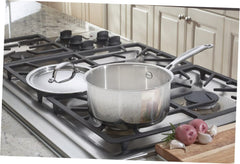 Cuisinart gros plan poignée rivetée et couvercle hermétique, offre une prise sûre et conserve saveurs