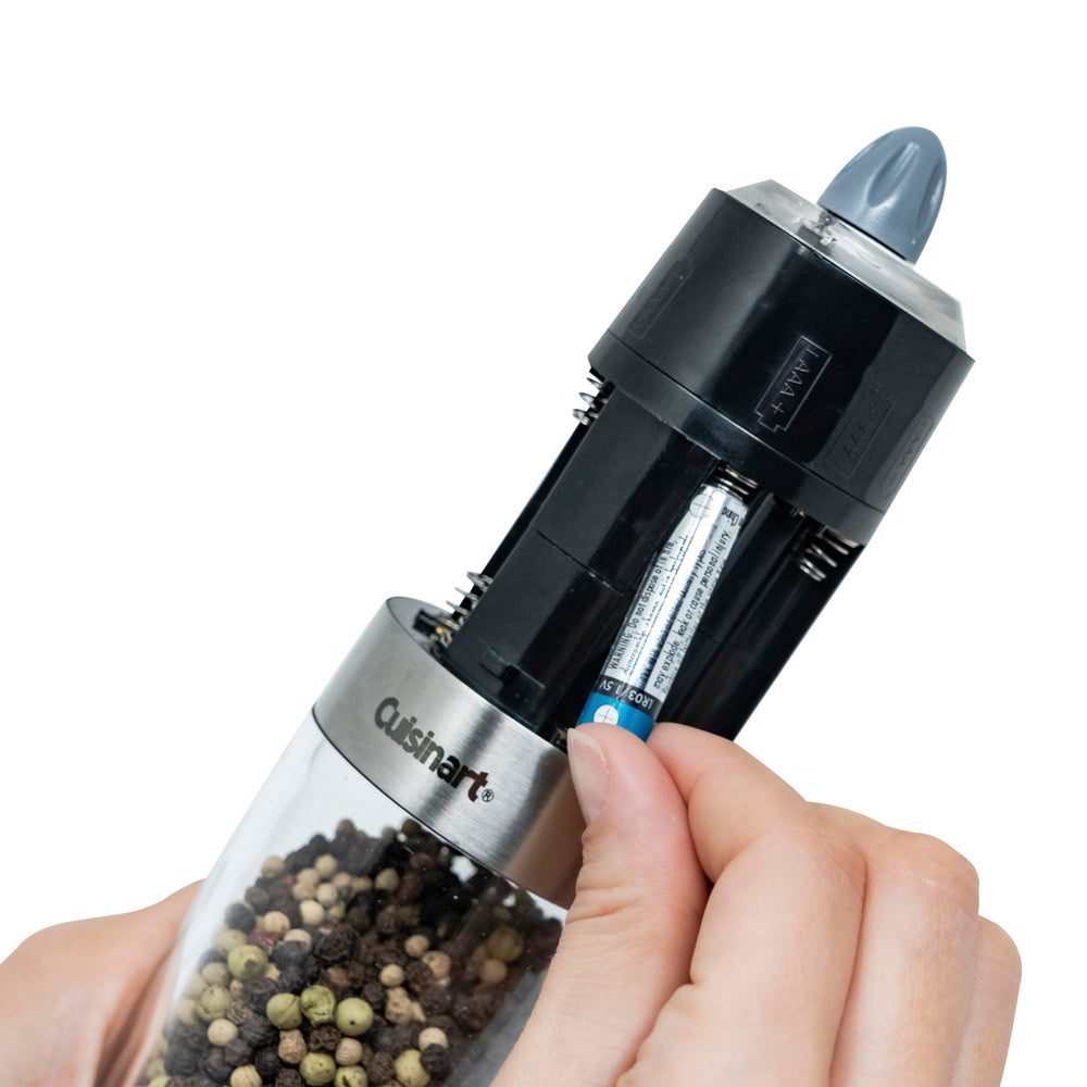 Cuisinart comparaison taille main montrant ergonomie et utilisation une main