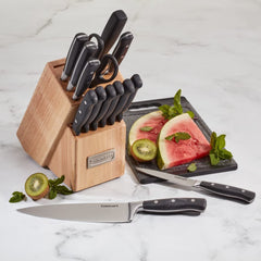 Cuisinart détail poignée triple rivet pour stabilité et sécurité