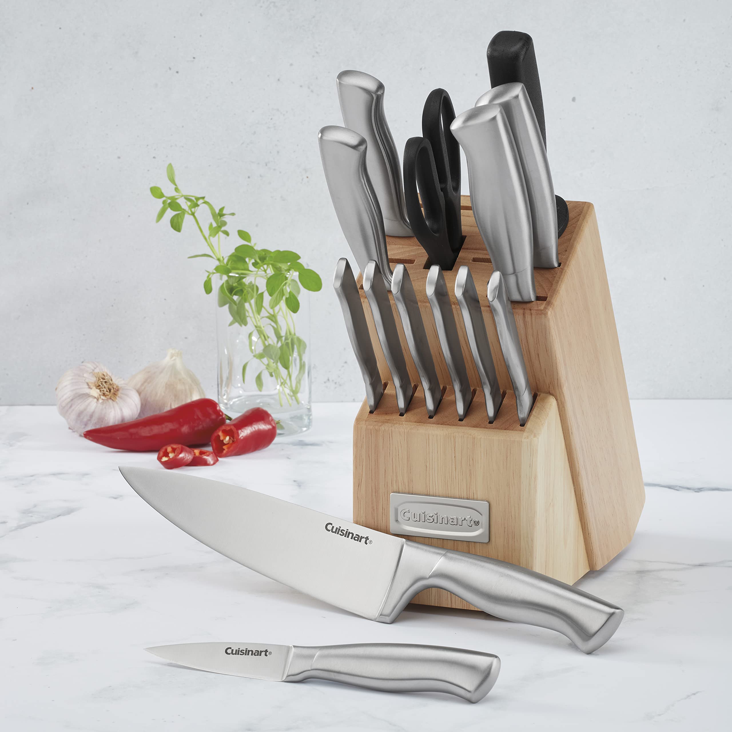 Cuisinart couteaux en action sur plan de travail illustrant coupe efficace et confort