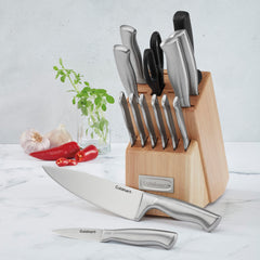Cuisinart couteaux en action sur plan de travail illustrant coupe efficace et confort