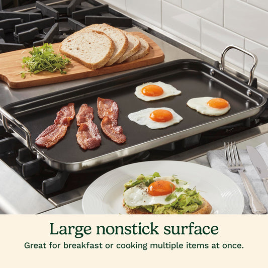 Cuisinart gros plan surface antiadhésive montrant cuisson sans colle