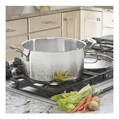 Cuisinart marmite 744-24 gros plan poignée rivetée pour prise sûre et usage au four