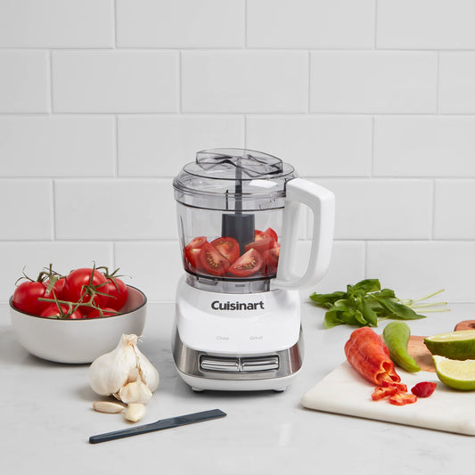 Cuisinart MCH-4 gros plan sur la lame SmartPower auto-inverse et la spatule pour préparation homogène