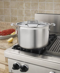 Cuisinart MultiClad Pro gros plan poignée rivetée sûre et reste plus fraîche, pour manipulations faciles