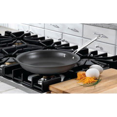 Cuisinart gros plan du revêtement PURELYCERAMIC antidérapant pour nettoyage facile