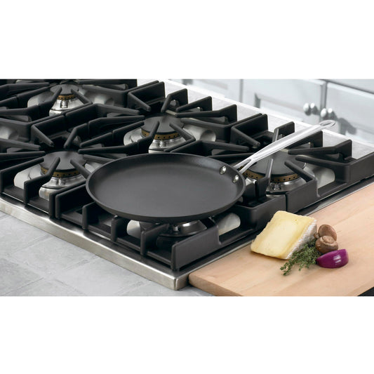 Cuisinart gros plan sur le revêtement PURELYCERAMIC pour cuisson uniforme et nettoyage facile