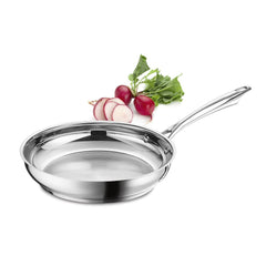 Cuisinart poêle en usage avec oeufs bénéfice cuisson homogène et contrôle précis