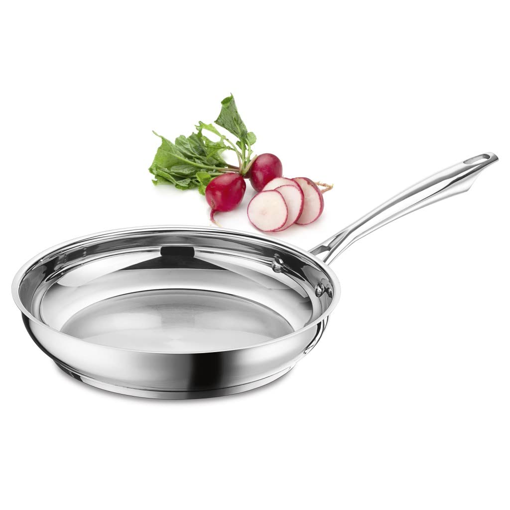 Cuisinart poêle avec couvercle en verre en usage, scelle saveurs pour cuisiner