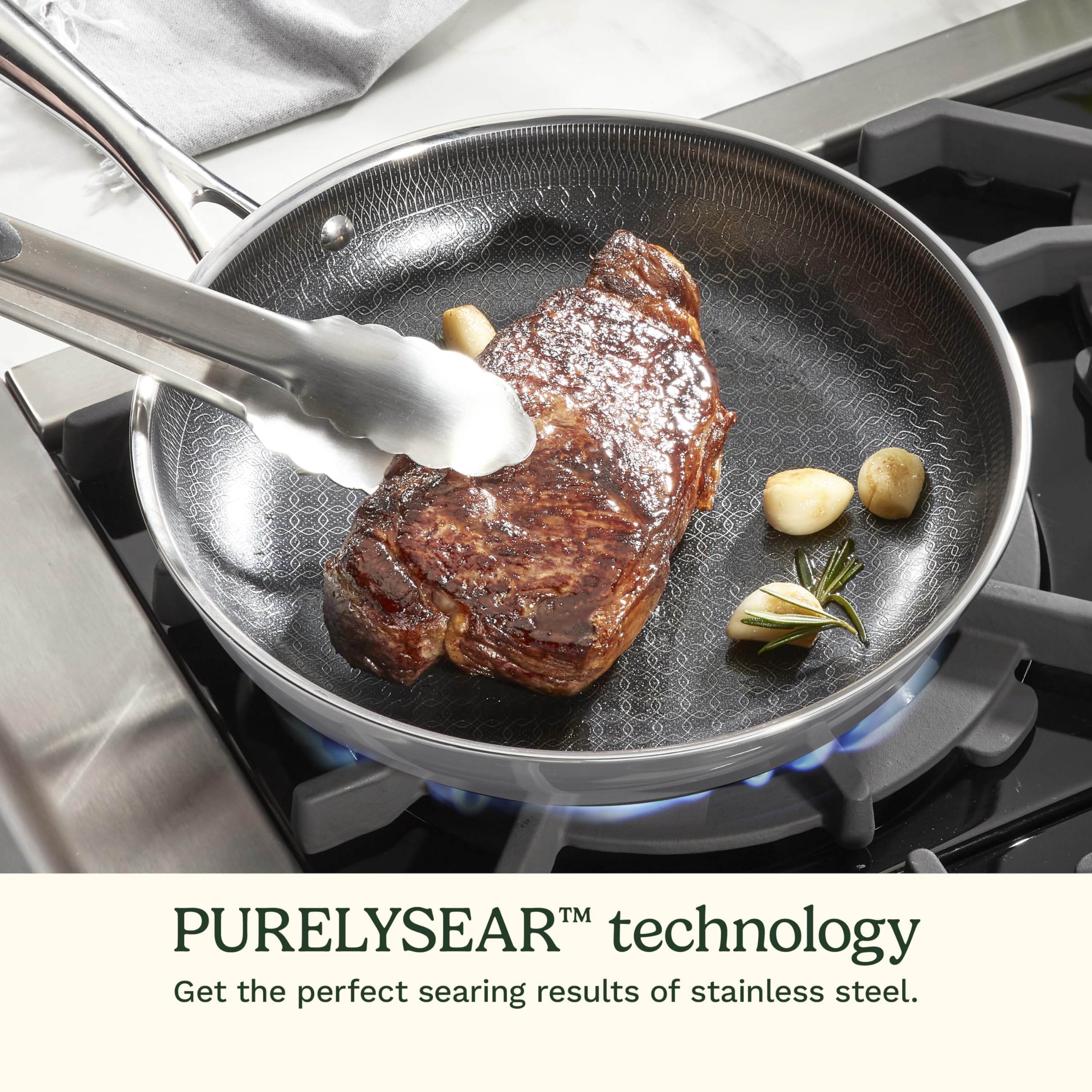 Cuisinart surface hybride gros plan montrant pics inox et vallées céramique antiadhérence