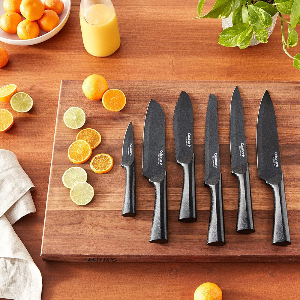 Cuisinart Santoku en action, coupe précise des légumes rapidement