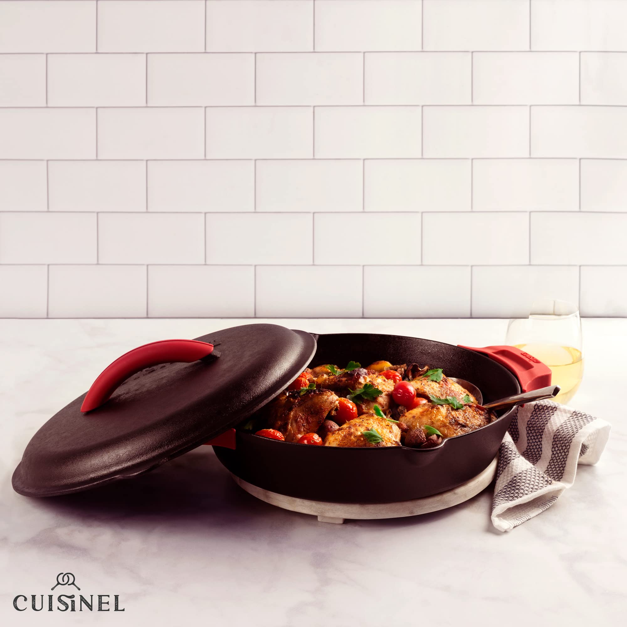 Cuisinel couvercle et guide entretien inclus facilitant soin et longévité