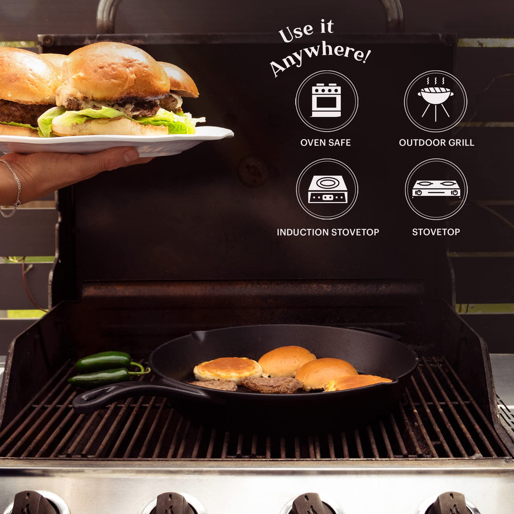 Cuisinel gros plan de la surface en fonte montrant saisie uniforme