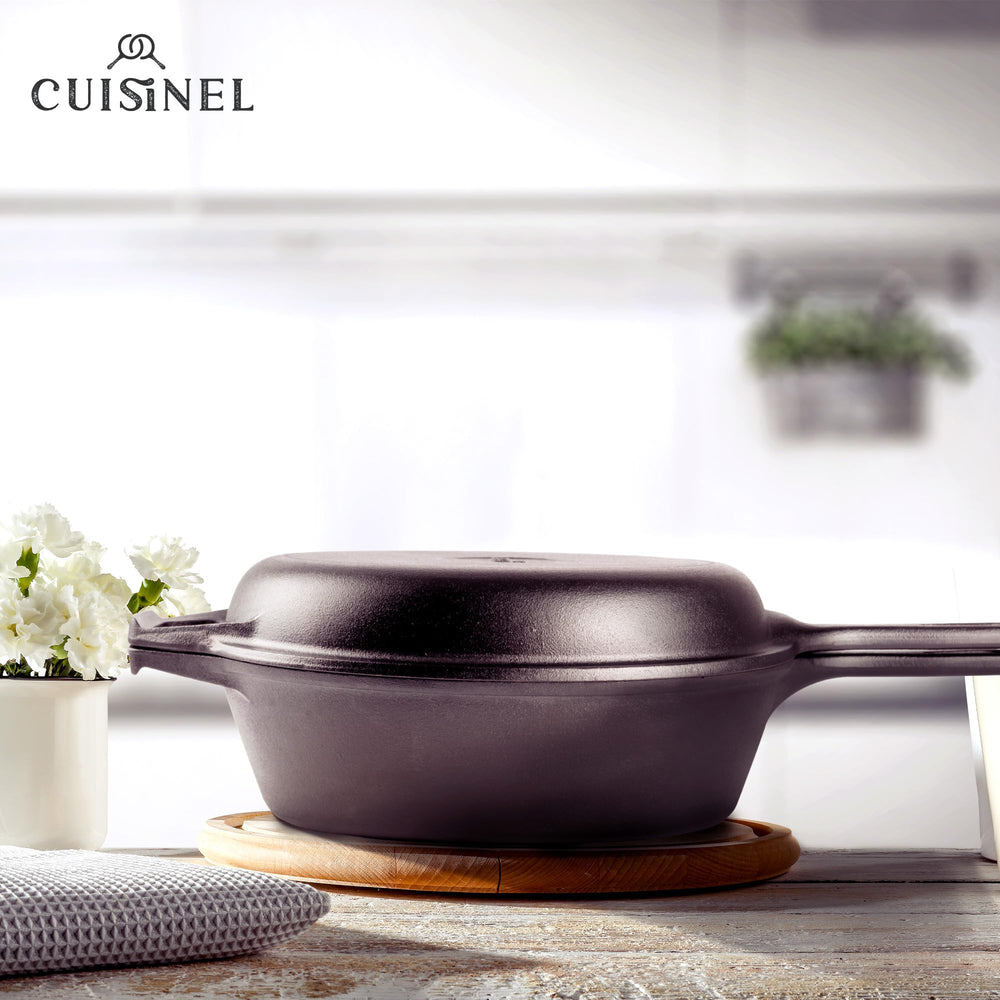 Cuisinel poêle présentée en table dressée pour service rustique et durable