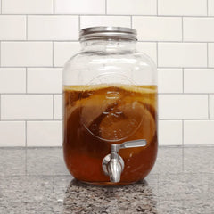 Cultures For Health robinet en gros plan facilitant le service hygiénique du kombucha
